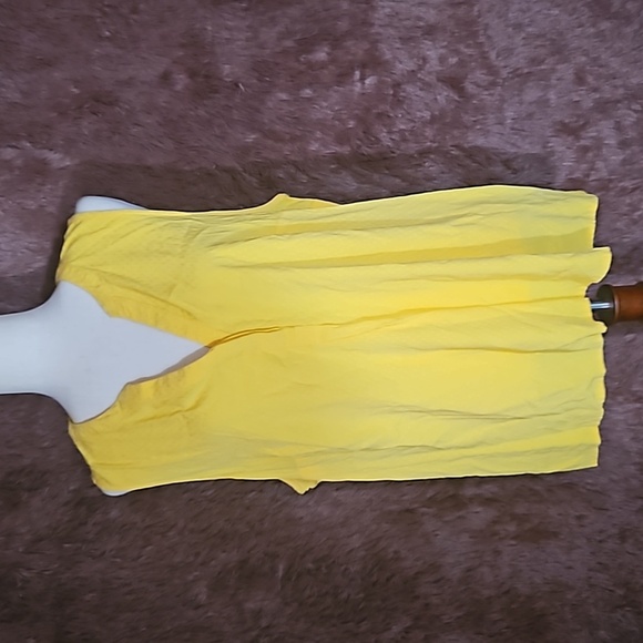 Crown & Ivy Textured Sleeveless Blouse NWT - Picture 1 of 5